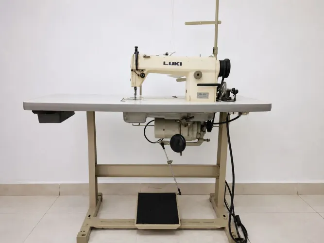 Máquina de Costura Reta Industrial LUKI DDL-550
