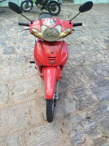 Uma moto cinquentinha, pronta pra andar
