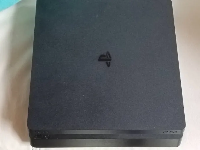 Ps4 slim com 2 jogos com 1 controle
