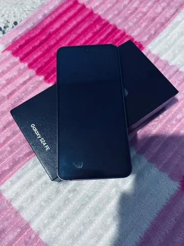 Vendo Samsung s24 fe não tem nem um ano de uso