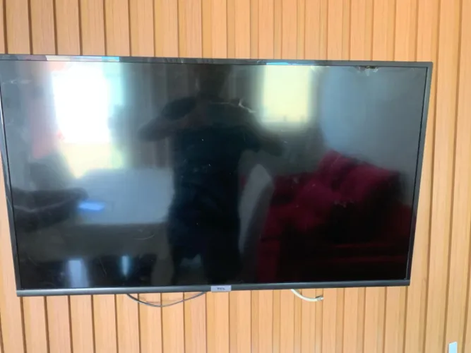 Televisão tcl com defeito na tela