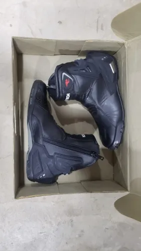 Bota Race Tech Tamanho: 43