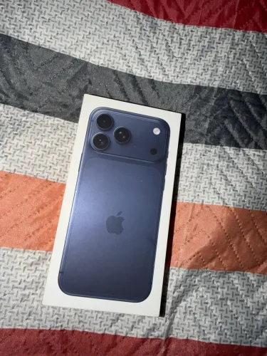 Caixa de IPhone 17 pro max azul
