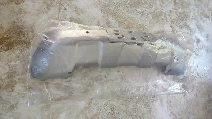 Moldura para-choque dianteiro S10 2025 original GM Chevrolet novo sem uso na embalagem
