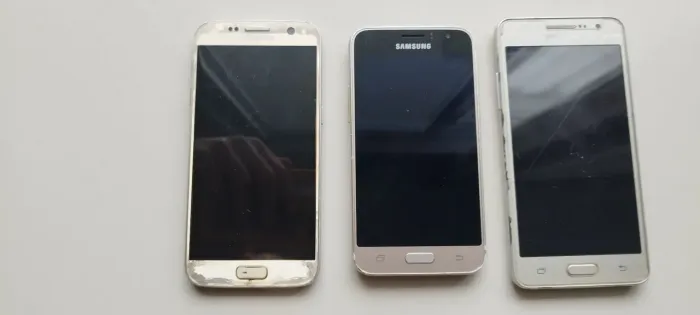 Celular para retirada de peças.