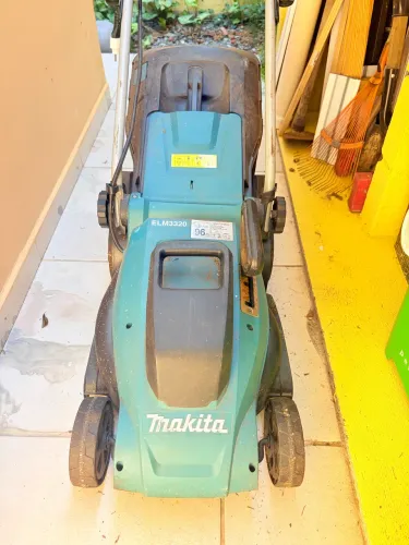 Cortador de grama MAKITA com recolhedor