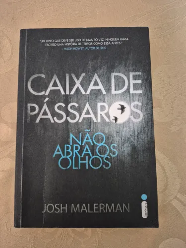 livro caixa de pássaros não abra os olhos
