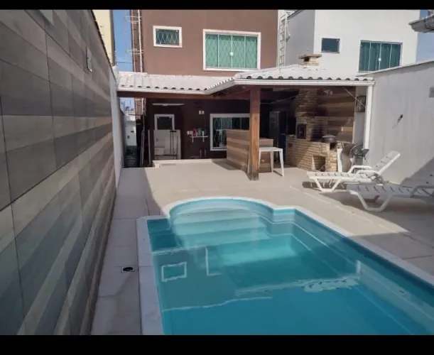Peró com PISCINA e churrasqueira.