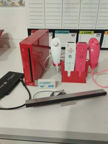 Nintendo Wii Vermelho - Mario Edition com 2 controles + Jogos personalizados a sua escolha