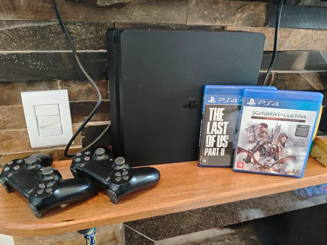 pS4 + 2 controles + 2 jogos
