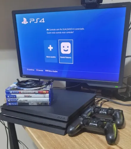 PlayStation 4 Pro 1Tb 2 Controles mais jogos Impecável e funcioanndo perfeitamente