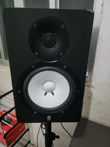 Yamaha hs8