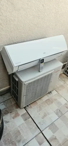 Split Hi-Wall Quente e Frio 12.000 Btus Fujitsu 220v