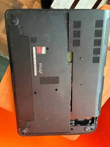 Notebook Dell - não funciona. Falta peças.