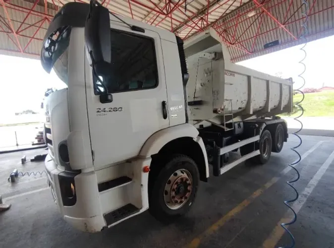 Caminhão   wv 24.280  Caçamba Basculante  Ano 2020/2021
