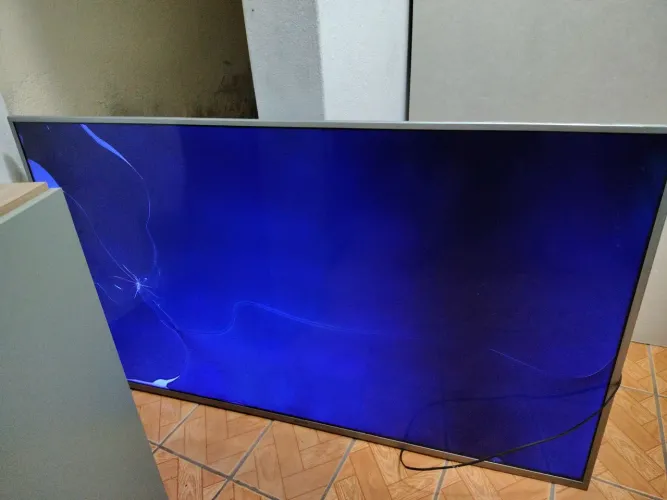 Tv semp TCL 55 polegadas só tela quebrada 