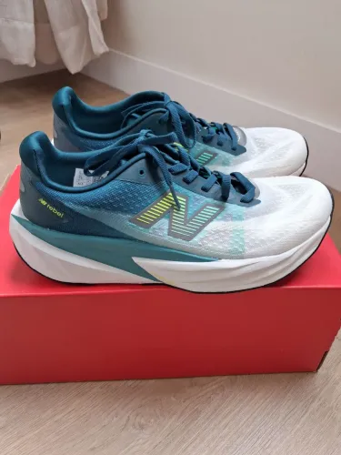 Tênis New Balance Rebel V5