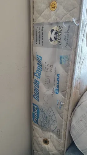 Colchão casal molas usado antigo DOAÇÃO