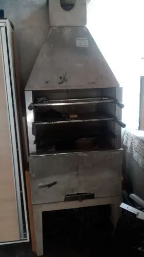 Vende -se churrasqueira grande 380,00 com grelha