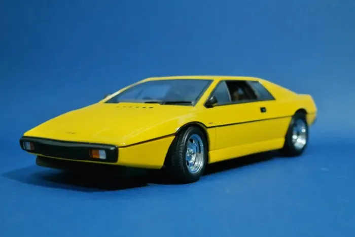 Miniatura 1:18 Lotus Esprit S1 (Amarelo Original) - AUTOart (Diecast)