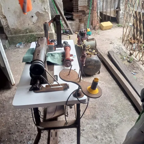 Vendo compressor e máquina de costura completa 