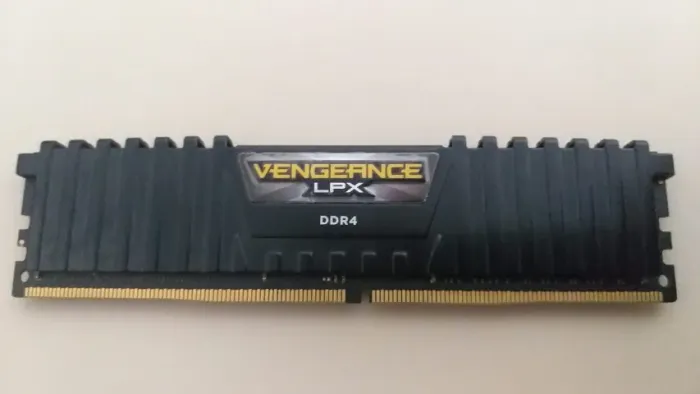 Memória RAM Corsair Vengeance LPX 16GB DDR4 3000MHz CL15