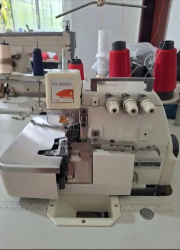 Máquina Overlok Industrial