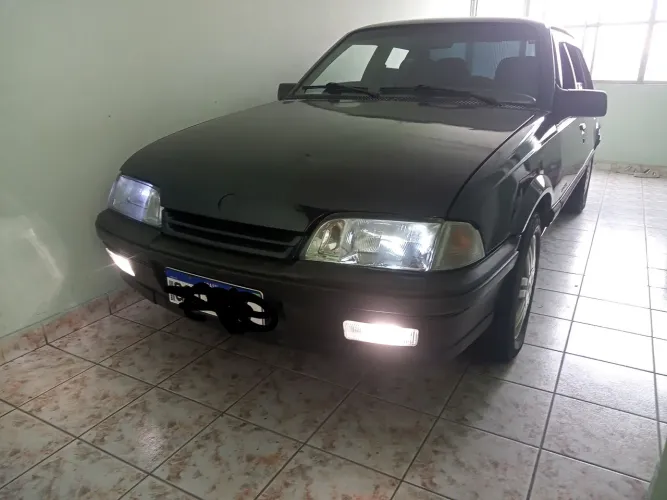 Chevrolet Monza GLS/ Hi-tech 2.0 EFI 2P E 4P (álcool) 1994