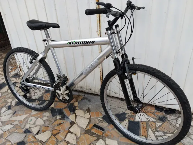 Bicicleta Aro 26 em Alumínio Com Suspensão,18v Freios V-Brake!