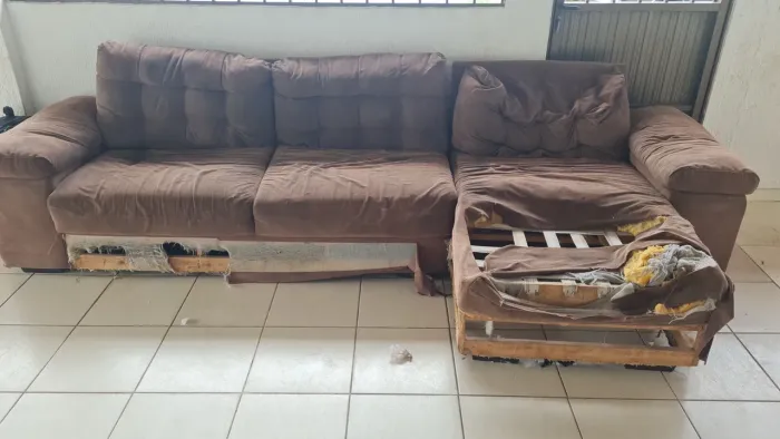 Sofá 3 lugares com divã