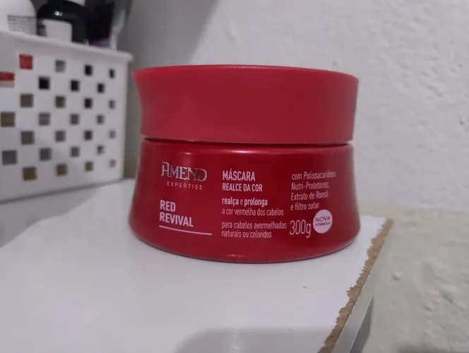 Máscara amend matizadora red revival , usada apenas uma vez 