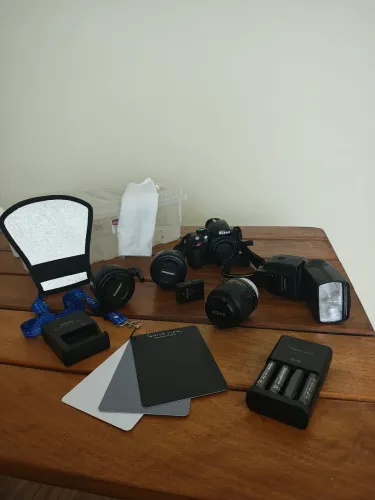 Câmera Nikon D3200 + acessórios