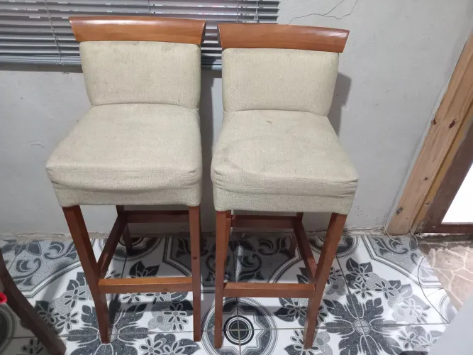 Vende se 2 Banquetas.