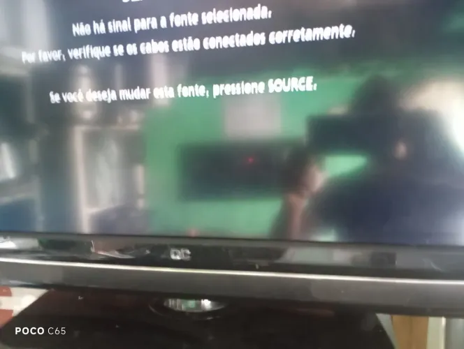 Vendo tv 32" funcionando completa pés e controle 127 volts nunca teve manutenção