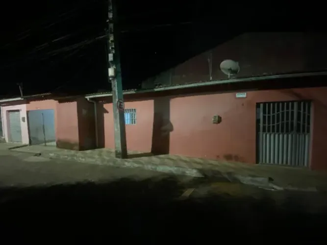 Casa a venda - Sala ampla, 3 quartos , Cozinha grande e Ótima opção para moradia!