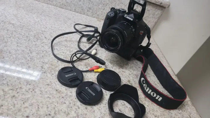 Camera Canon T3i + acessórios