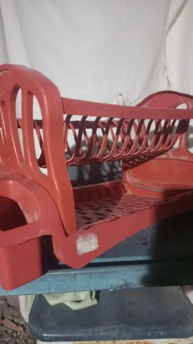 Escorredor de Louças de Plástico Vermelho com Porta-Pratos