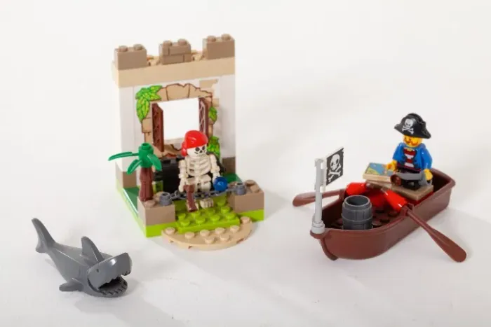 10679 LEGO Juniors Fantasy Pirate Treasure Hunt - Com manual