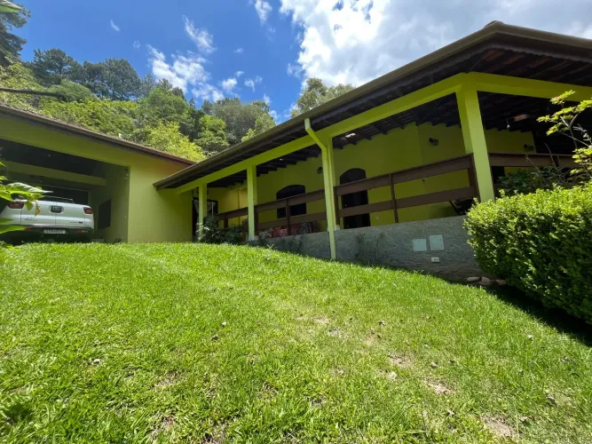 Sítio com 34.000 m² em Sapucaí-Mirim - MG