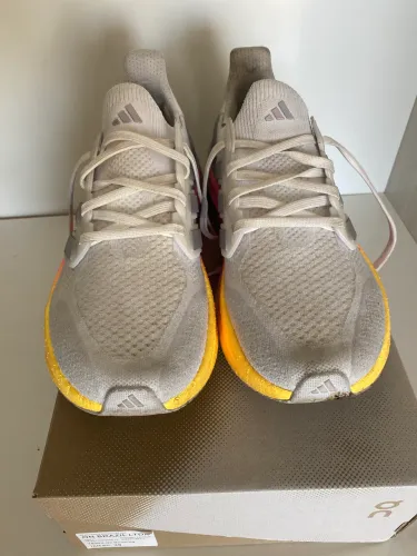 TÊNIS ADIDAS ULTRABOOST No39 BRANCO