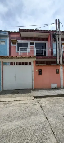 Aluga-se casa duplex com 3 quartos sendo 2 suítes canadenses condomínio fechadod
