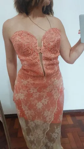 Vestido tomara que caia rosa com saia rendada, lindo para formaturas, eventos, casamentos