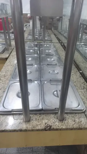Buffet 10 cubas quentes 6 cubas frias todo de inox com acabamento em mármore 