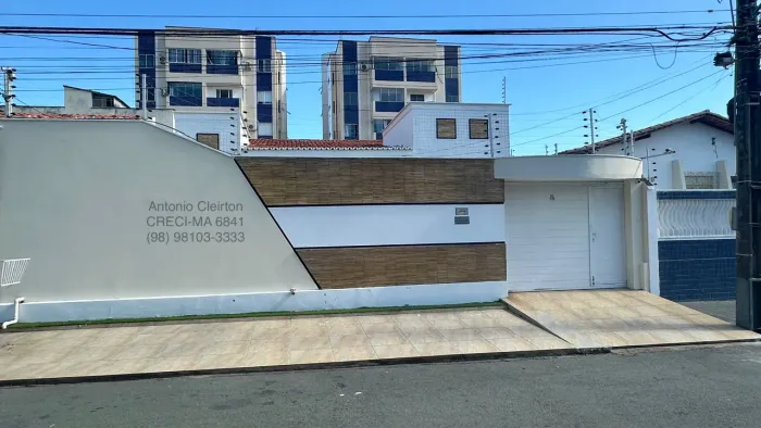 Casa Exclusiva no Renascença: Luxo, Conforto e Segurança ao Lado da Lagoa da Jansen!