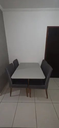 Mesa com 4 cadeiras NÃO ENTREGO
