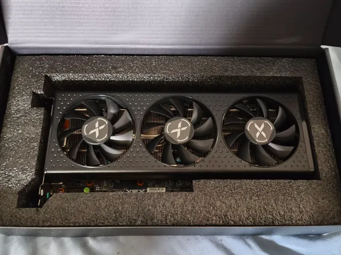 Placa de Vídeo XFX Radeon RX 7600 Triple Fan 8GB