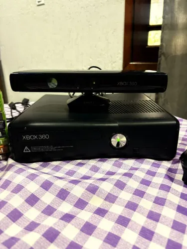 Xbox 360 + Kinect + 1 Controle + 12 Jogos