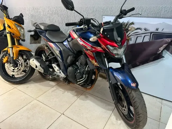 Yamaha FZ25 250 Fazer Capitã Marvel Flex 2021