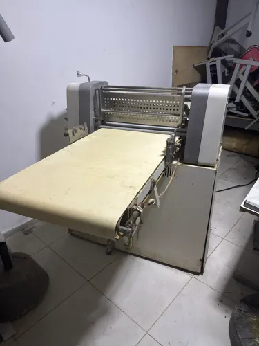 Laminadora de massa esteira