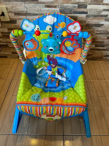 Cadeirinha de descaso Fisher Price ( Vibra Musical e Balanço )